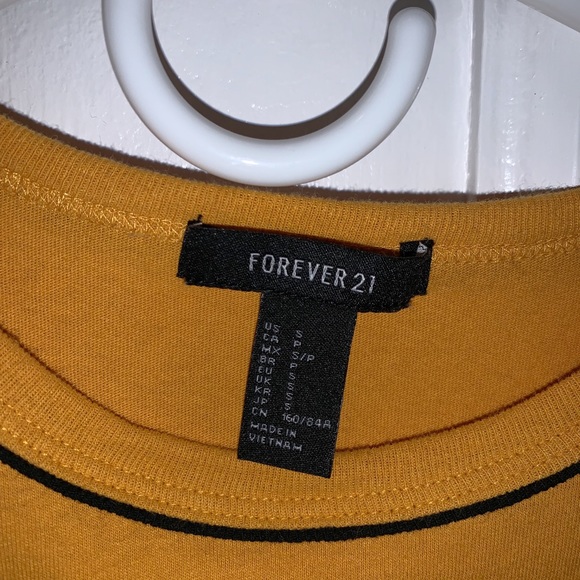 Forever 21 T-shirt with 1976 design - Picture 4 of 4